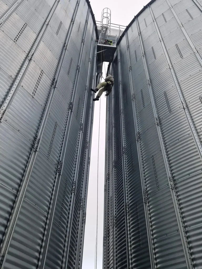 Lauksaimniecības bunkuru, angāru un kaltes tīrīšana