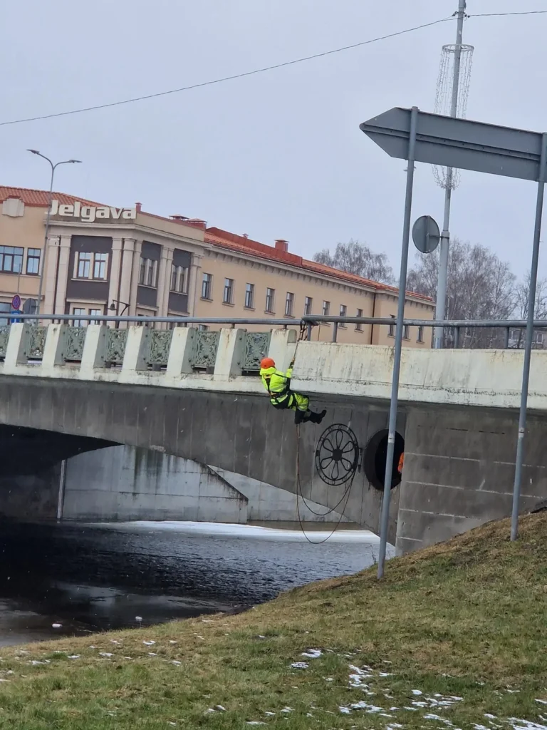 Industriālo ēku apkalpošana
