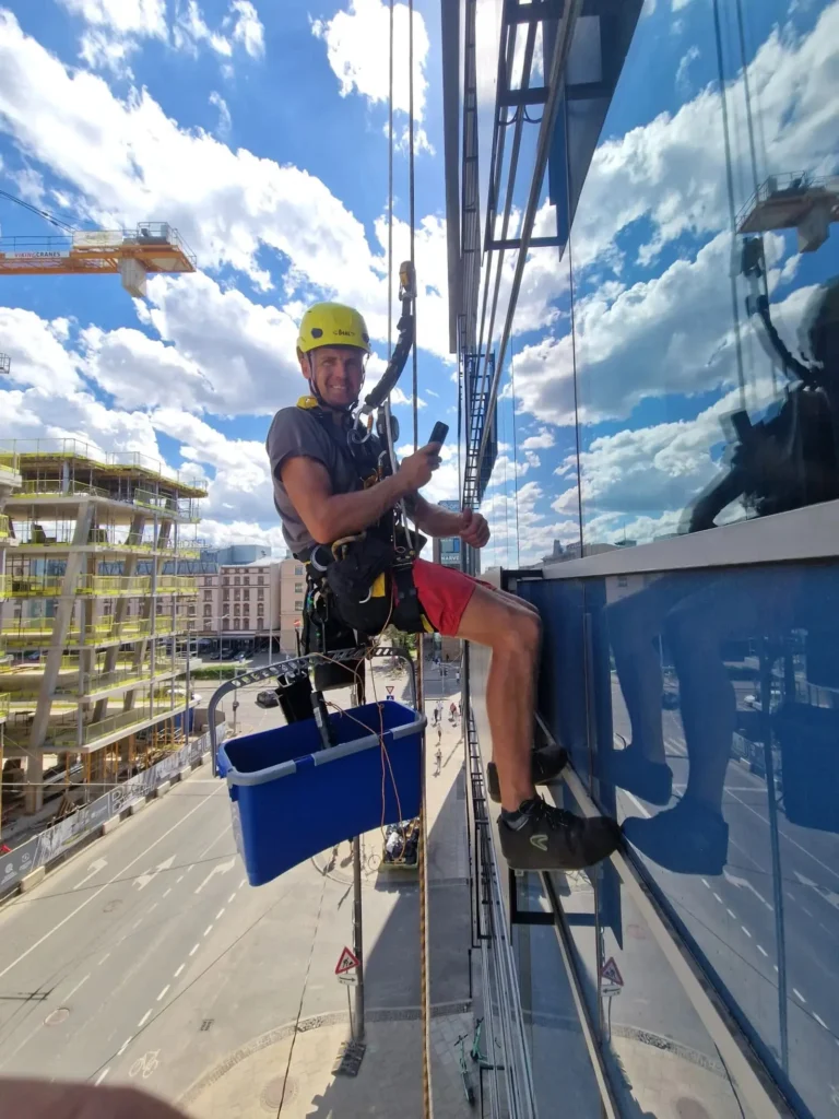 Citi darbi augstumā