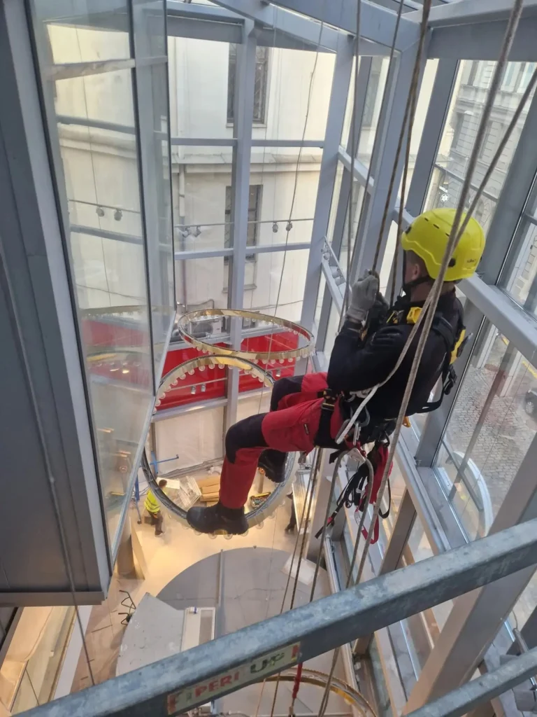 Industriālo ēku apkalpošana