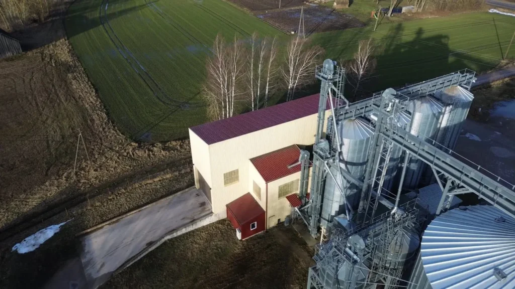 Lauksaimniecības bunkuru, angāru un kaltes tīrīšana