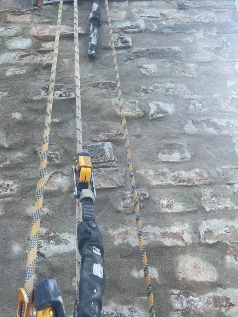 Šuvju hermetizācija paneļu mājām