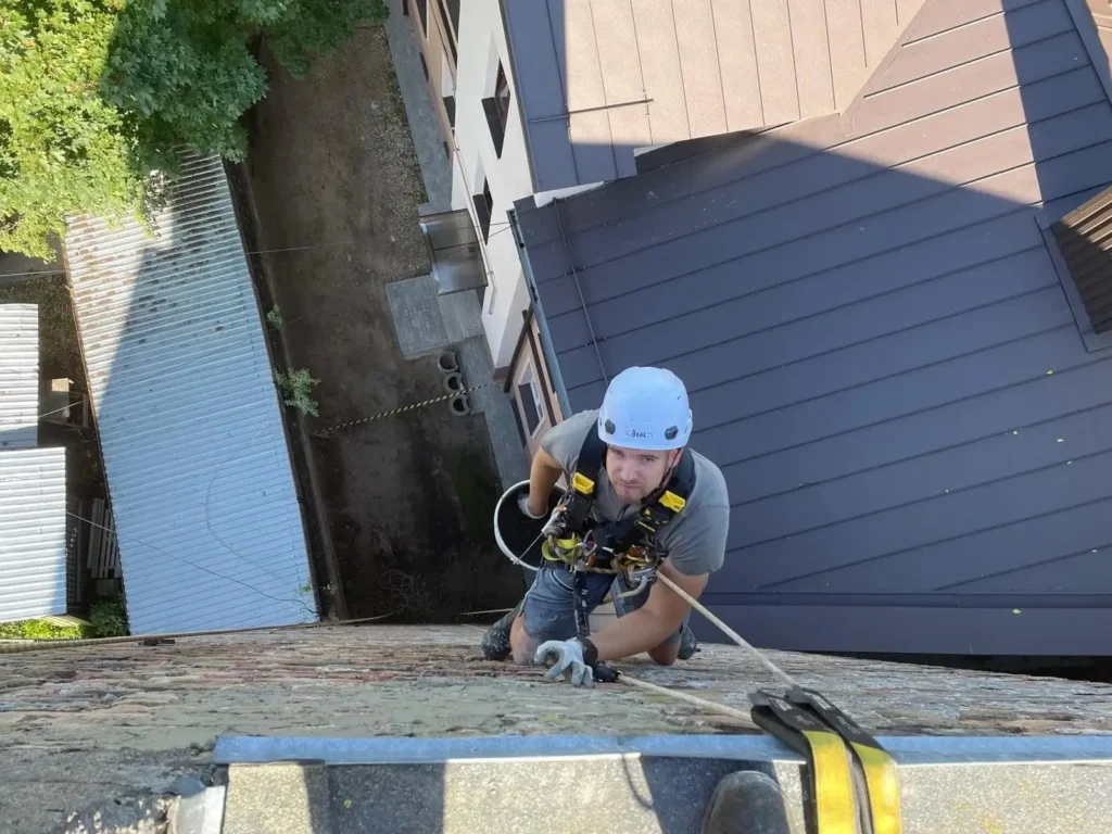 Šuvju hermetizācija paneļu mājām