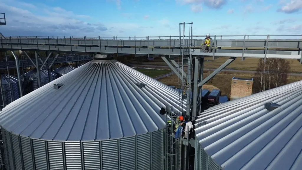 Lauksaimniecības bunkuru, angāru un kaltes tīrīšana